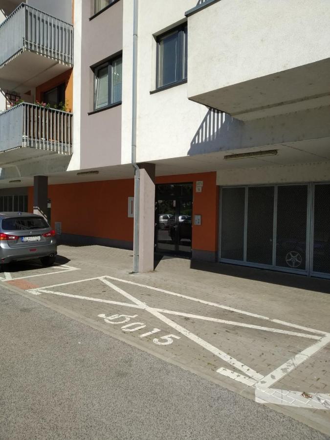 Brand New Apartment. Parking Spot Included! ブラチスラヴァ エクステリア 写真