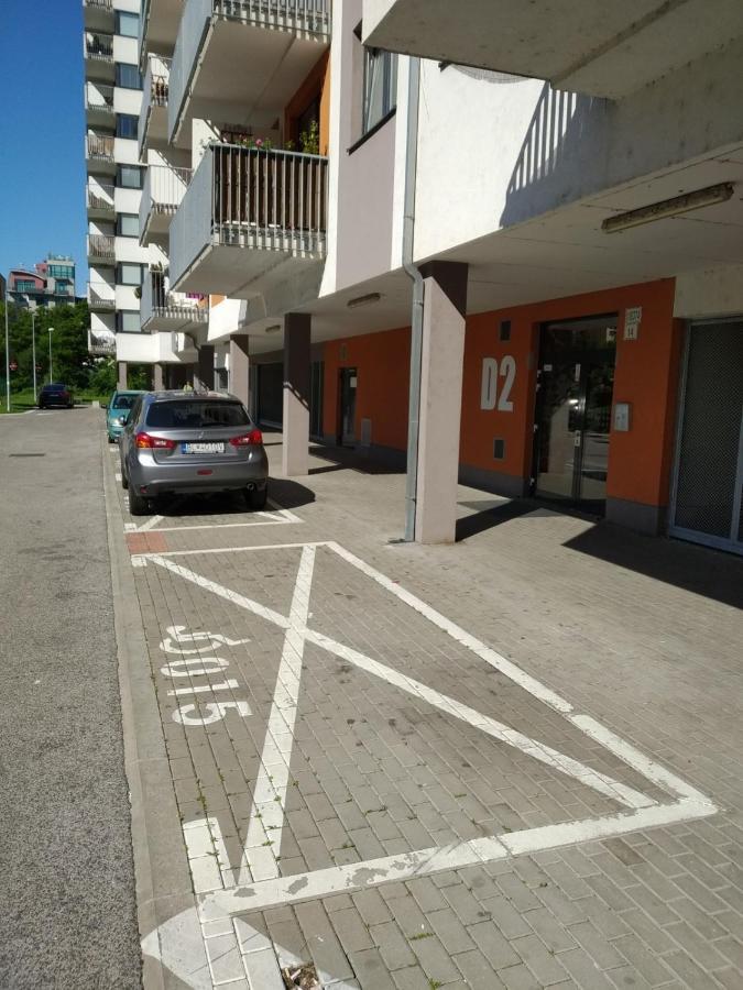Brand New Apartment. Parking Spot Included! ブラチスラヴァ エクステリア 写真